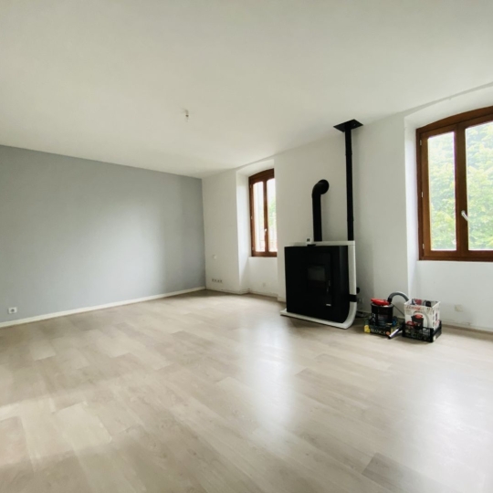   SARL PICOT IMMOBILIER -  : Building | SAINT-LAURENT-DU-PONT (38380) | 342 m2 | 249 000 € 