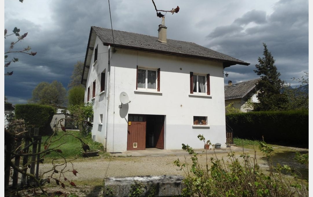  SARL PICOT IMMOBILIER -  : Maison / Villa | ENTRE-DEUX-GUIERS (38380) | 100 m2 | 169 000 € 