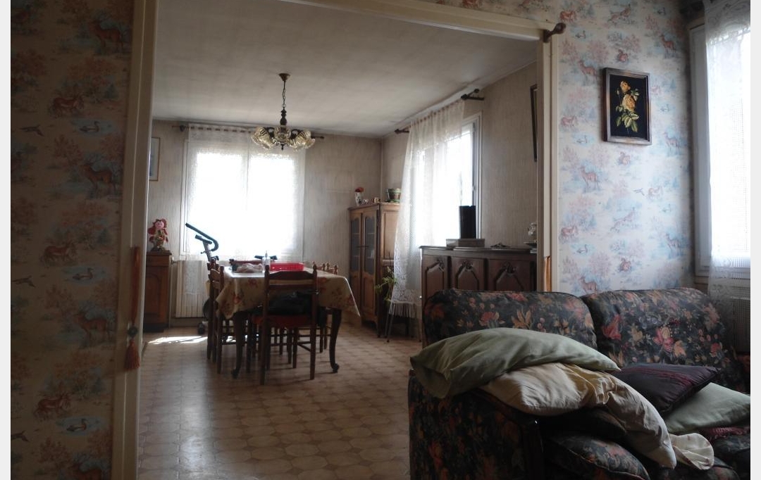  SARL PICOT IMMOBILIER -  : Maison / Villa | ENTRE-DEUX-GUIERS (38380) | 100 m2 | 169 000 € 
