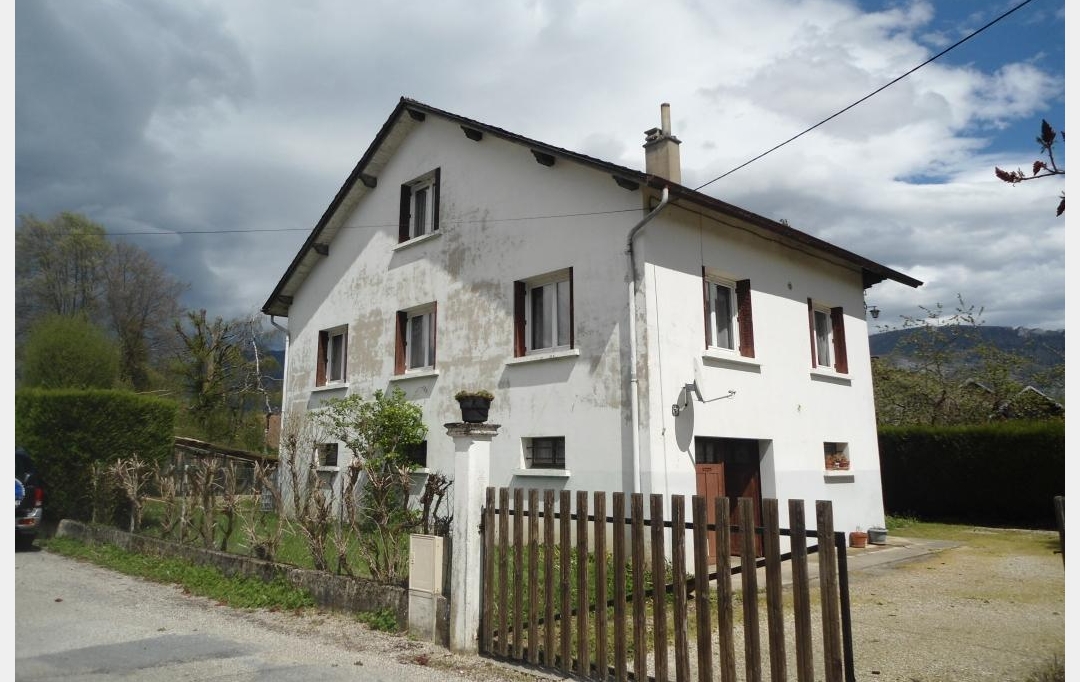  SARL PICOT IMMOBILIER -  : Maison / Villa | ENTRE-DEUX-GUIERS (38380) | 100 m2 | 169 000 € 