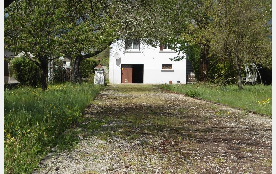  SARL PICOT IMMOBILIER -  : Maison / Villa | ENTRE-DEUX-GUIERS (38380) | 100 m2 | 169 000 € 