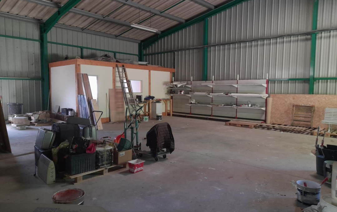  SARL PICOT IMMOBILIER -  : Autres | SAINT-GEOIRE-EN-VALDAINE (38620) | 200 m2 | 127 000 € 