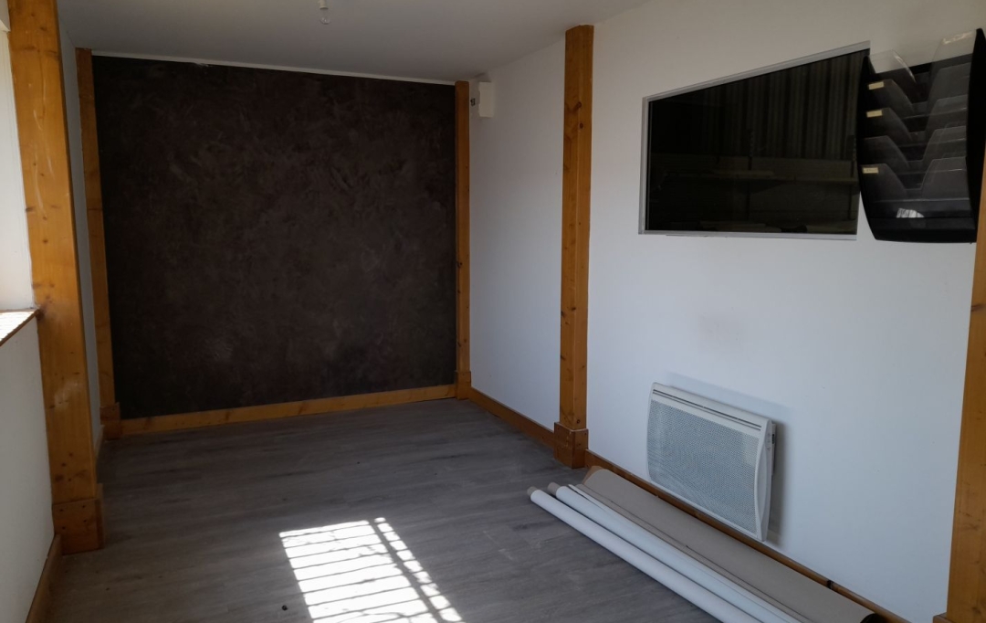  SARL PICOT IMMOBILIER -  : Autres | SAINT-GEOIRE-EN-VALDAINE (38620) | 200 m2 | 127 000 € 