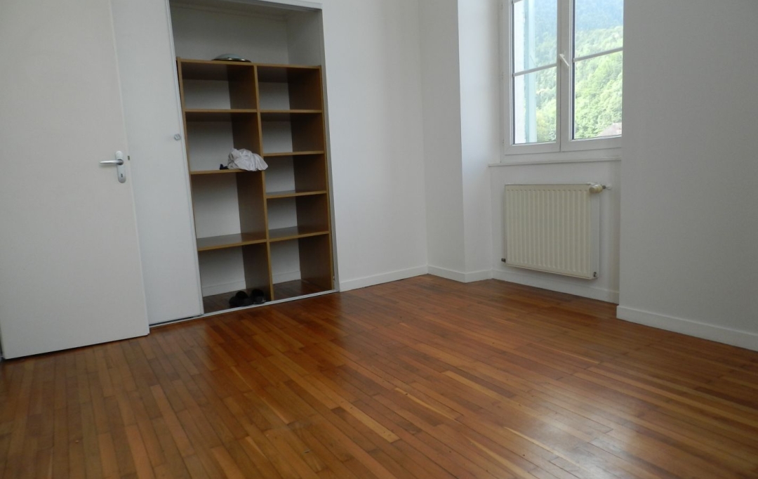  SARL PICOT IMMOBILIER -  La Petite Agence  : Appartement | SAINT-LAURENT-DU-PONT (38380) | 55 m2 | 743 € 