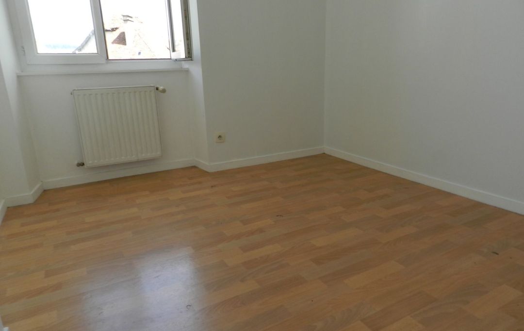  SARL PICOT IMMOBILIER -  La Petite Agence  : Appartement | SAINT-LAURENT-DU-PONT (38380) | 55 m2 | 743 € 