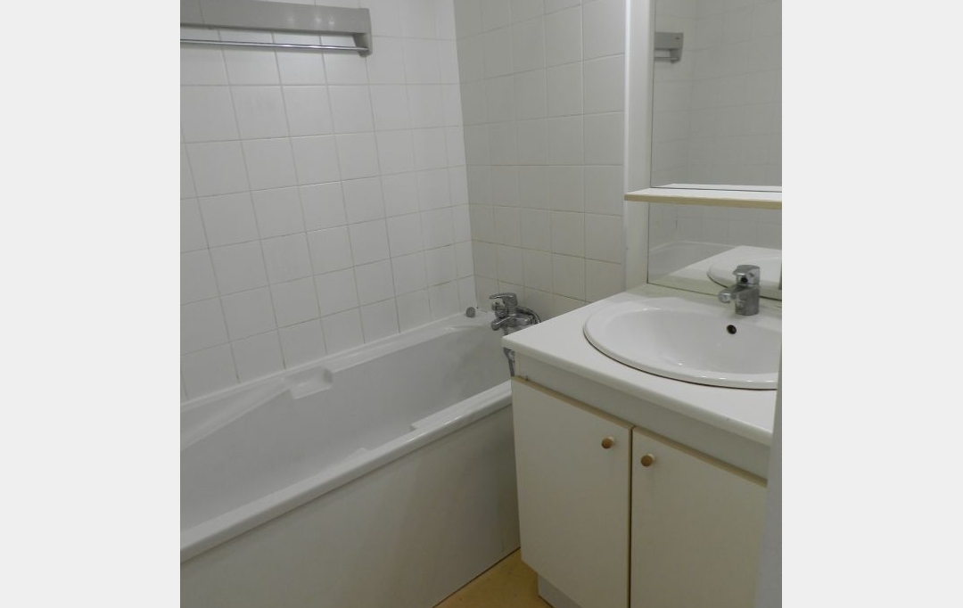  SARL PICOT IMMOBILIER -  La Petite Agence  : Appartement | SAINT-LAURENT-DU-PONT (38380) | 55 m2 | 743 € 