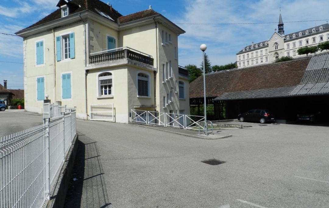  SARL PICOT IMMOBILIER -  La Petite Agence  : Appartement | SAINT-LAURENT-DU-PONT (38380) | 55 m2 | 743 € 