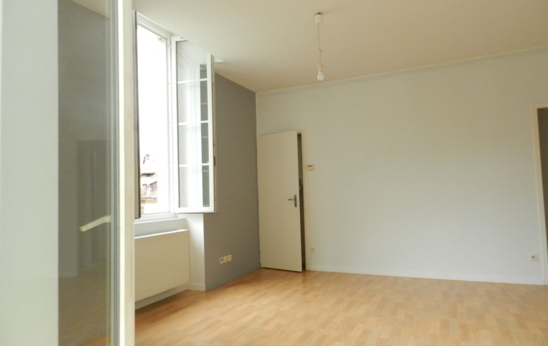  SARL PICOT IMMOBILIER -  La Petite Agence  : Appartement | SAINT-LAURENT-DU-PONT (38380) | 55 m2 | 743 € 