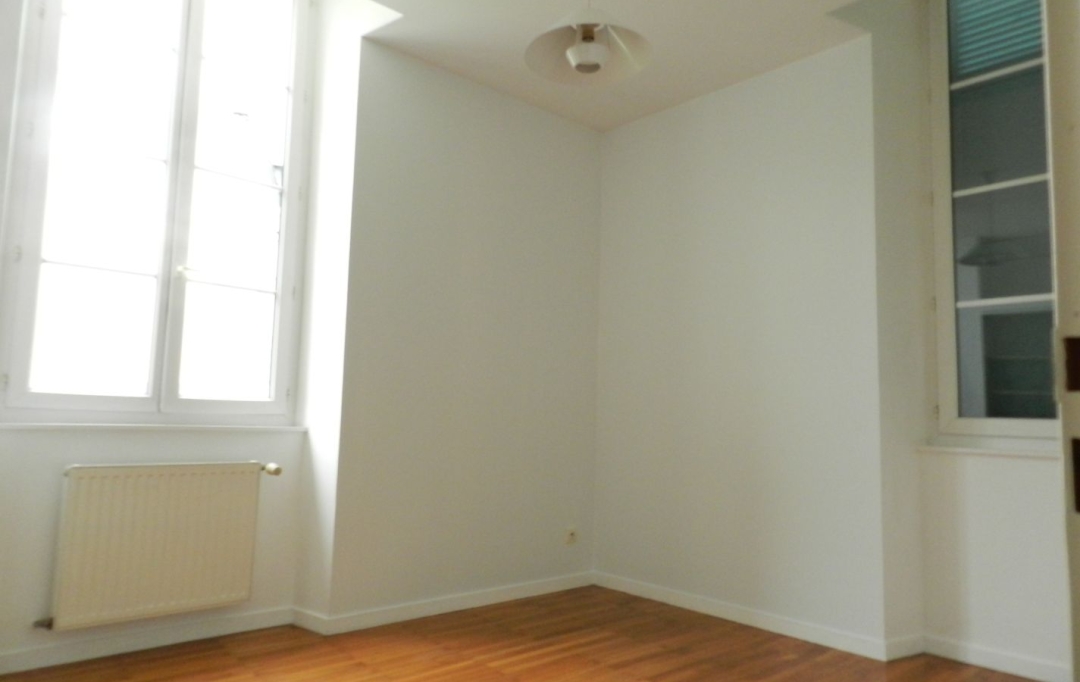  SARL PICOT IMMOBILIER -  La Petite Agence  : Appartement | SAINT-LAURENT-DU-PONT (38380) | 55 m2 | 743 € 