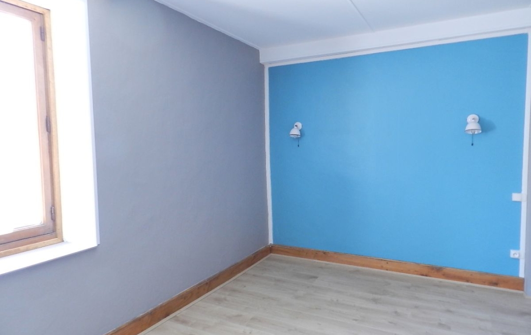  SARL PICOT IMMOBILIER -  : Maison / Villa | SAINT-LAURENT-DU-PONT (38380) | 104 m2 | 940 € 