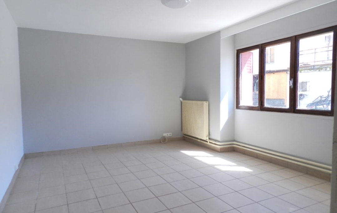  SARL PICOT IMMOBILIER -  : Maison / Villa | SAINT-LAURENT-DU-PONT (38380) | 104 m2 | 940 € 