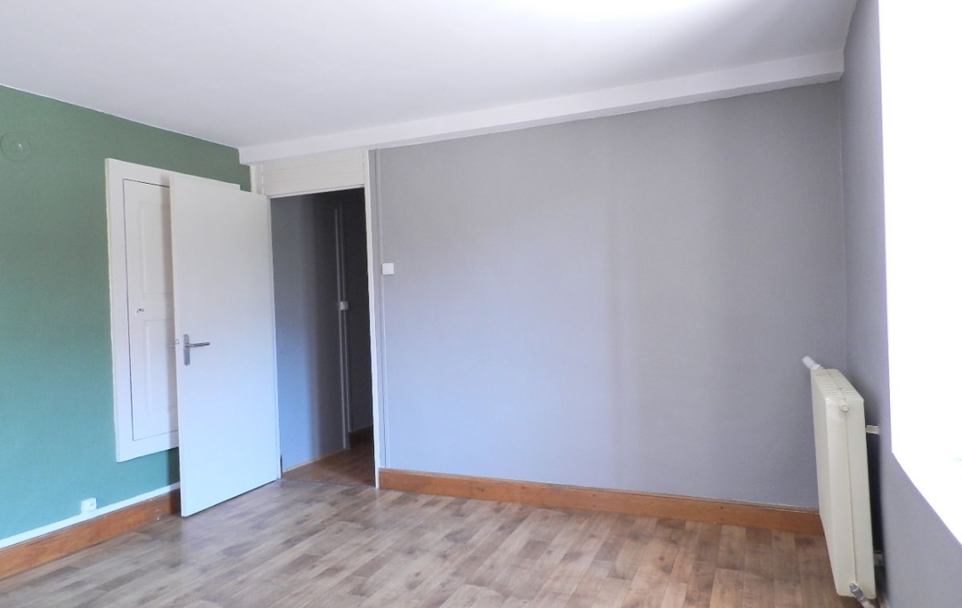  SARL PICOT IMMOBILIER -  : Maison / Villa | SAINT-LAURENT-DU-PONT (38380) | 104 m2 | 940 € 