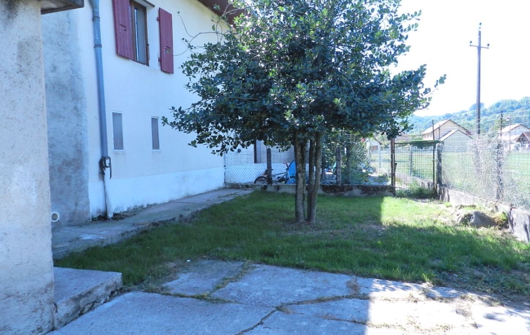  SARL PICOT IMMOBILIER -  : Maison / Villa | SAINT-LAURENT-DU-PONT (38380) | 104 m2 | 940 € 