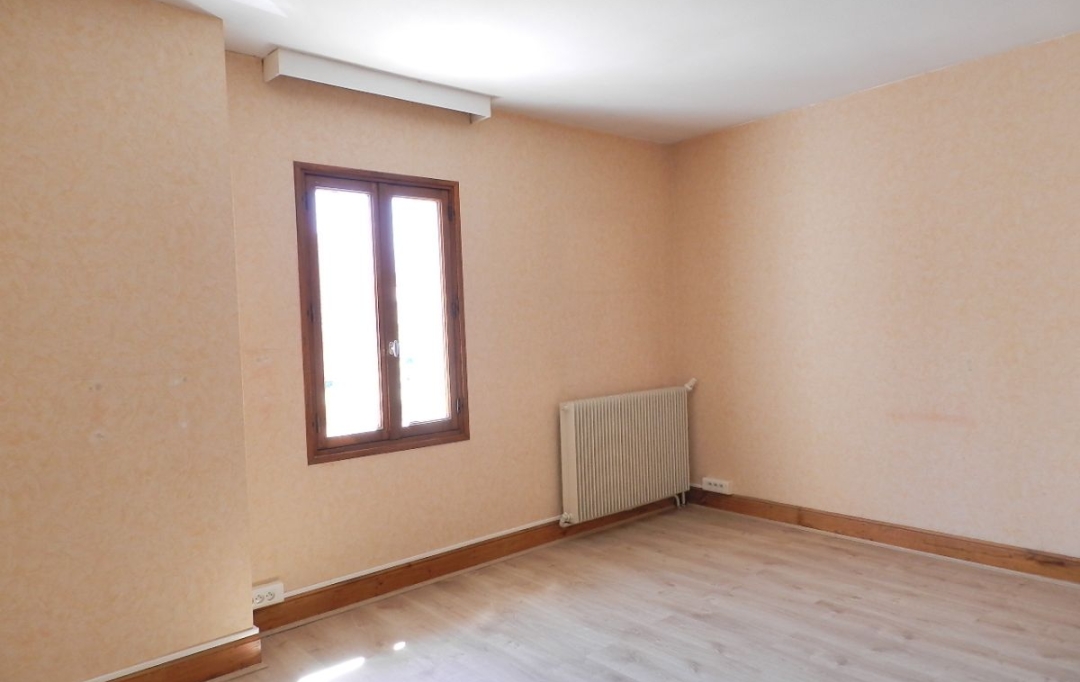  SARL PICOT IMMOBILIER -  : Maison / Villa | SAINT-LAURENT-DU-PONT (38380) | 104 m2 | 940 € 