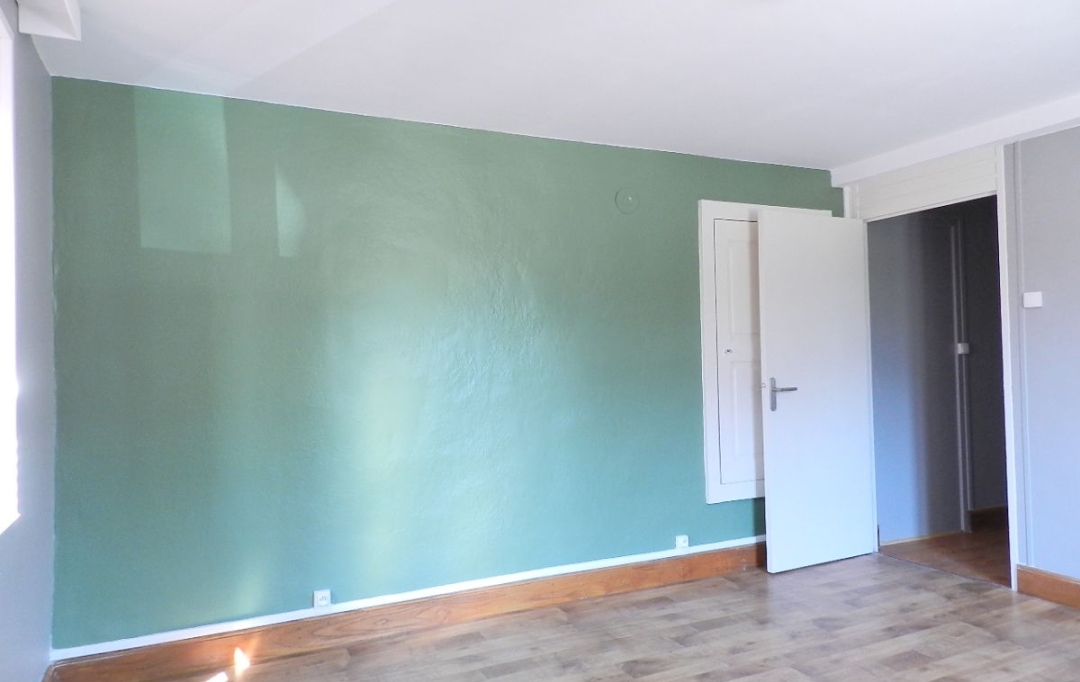  SARL PICOT IMMOBILIER -  : Maison / Villa | SAINT-LAURENT-DU-PONT (38380) | 104 m2 | 940 € 