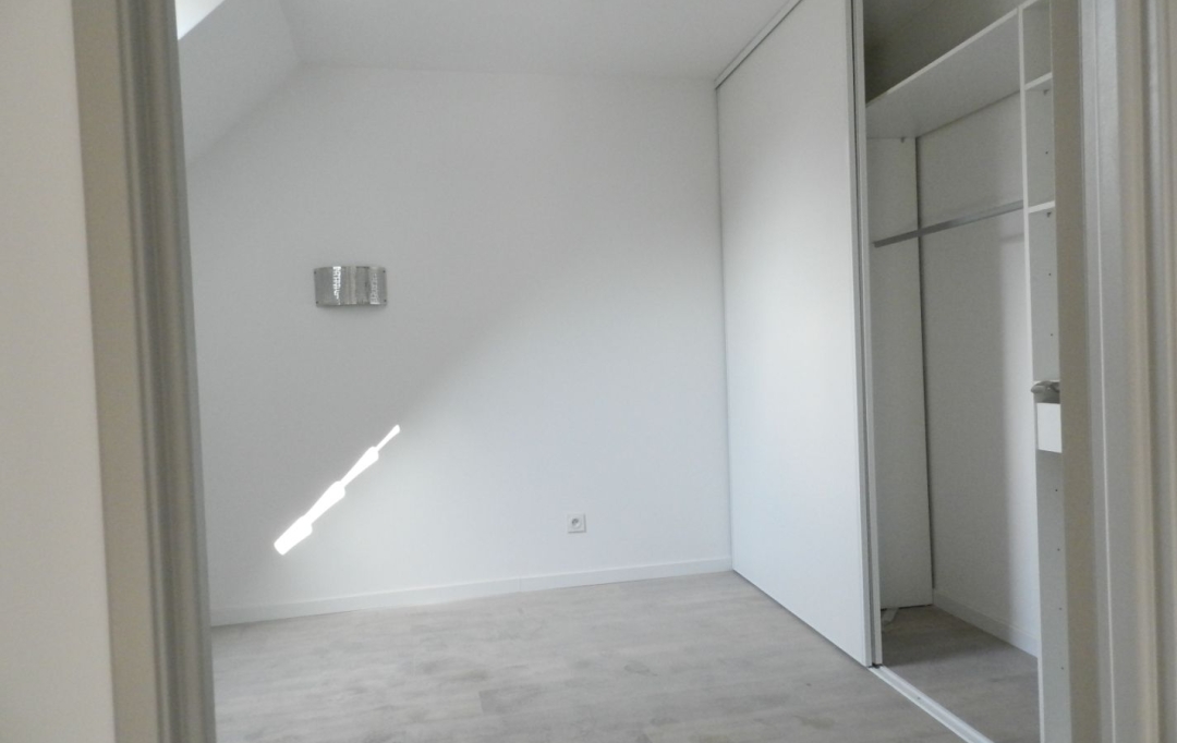  SARL PICOT IMMOBILIER -  : Appartement | SAINT-LAURENT-DU-PONT (38380) | 66 m2 | 690 € 