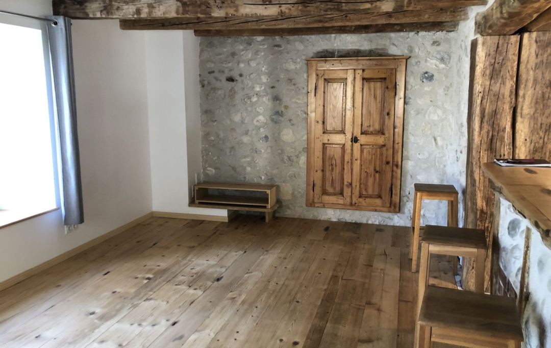  SARL PICOT IMMOBILIER -  : Appartement | SAINT-LAURENT-DU-PONT (38380) | 107 m2 | 855 € 