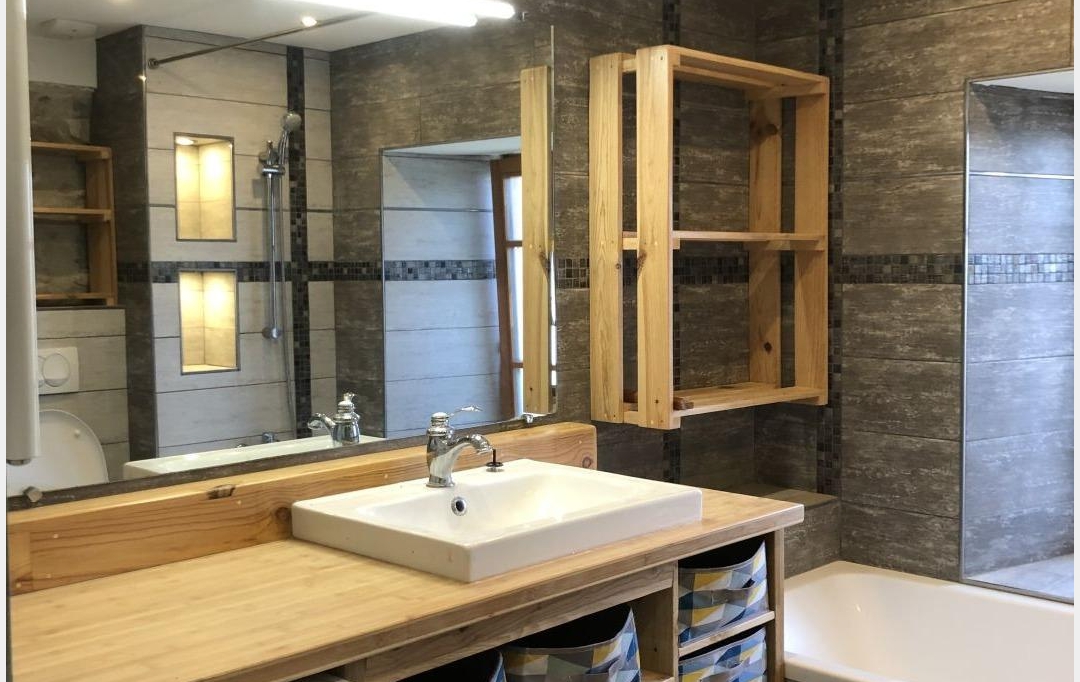  SARL PICOT IMMOBILIER -  : Appartement | SAINT-LAURENT-DU-PONT (38380) | 107 m2 | 855 € 