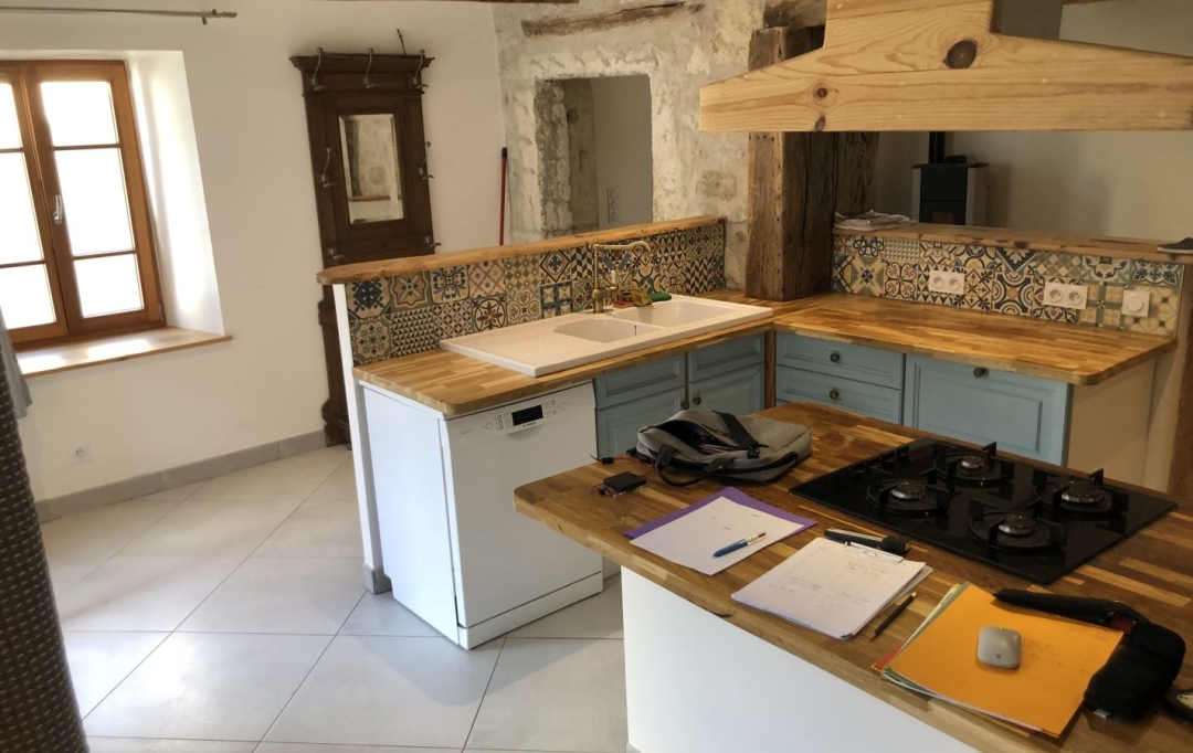  SARL PICOT IMMOBILIER -  : Appartement | SAINT-LAURENT-DU-PONT (38380) | 107 m2 | 855 € 