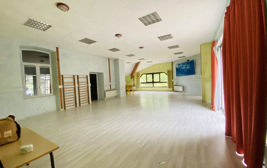  SARL PICOT IMMOBILIER -  : Building | SAINT-LAURENT-DU-PONT (38380) | 342 m2 | 249 000 € 