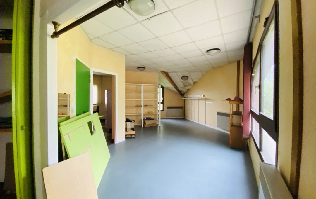  SARL PICOT IMMOBILIER -  : Building | SAINT-LAURENT-DU-PONT (38380) | 342 m2 | 249 000 € 