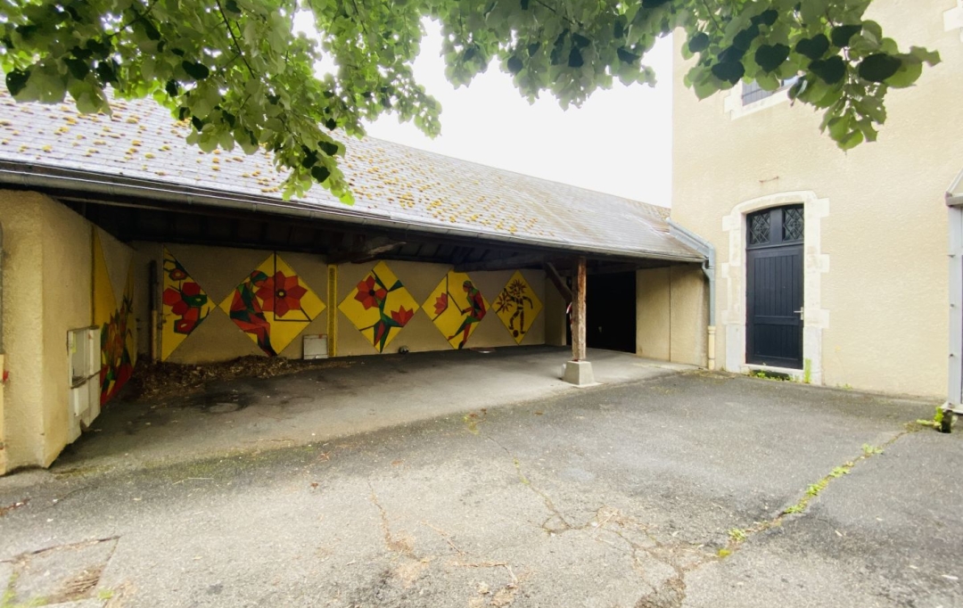  SARL PICOT IMMOBILIER -  : Building | SAINT-LAURENT-DU-PONT (38380) | 342 m2 | 249 000 € 