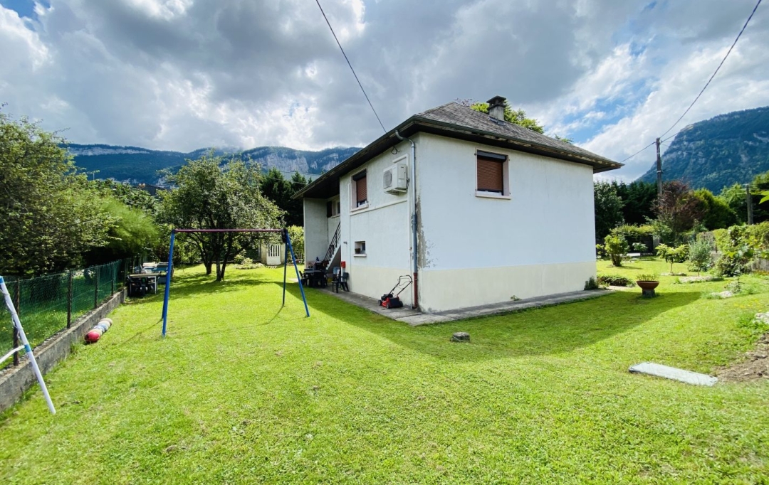  SARL PICOT IMMOBILIER -  : Maison / Villa | SAINT-LAURENT-DU-PONT (38380) | 83 m2 | 220 000 € 