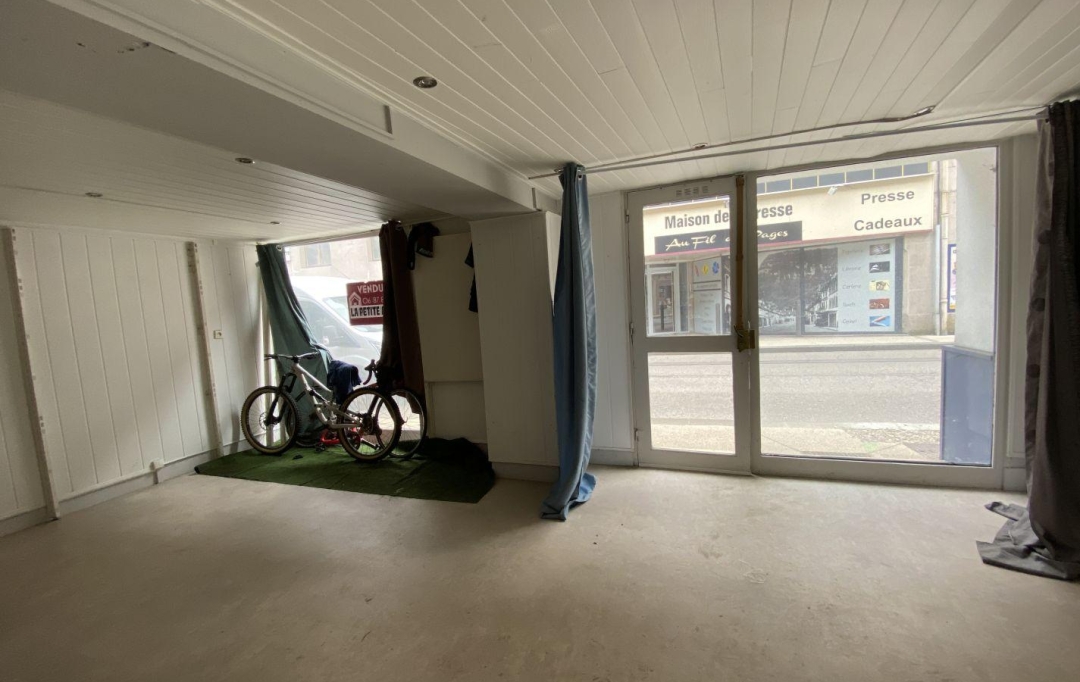  SARL PICOT IMMOBILIER -  : Office | SAINT-LAURENT-DU-PONT (38380) | 32 m2 | 49 000 € 