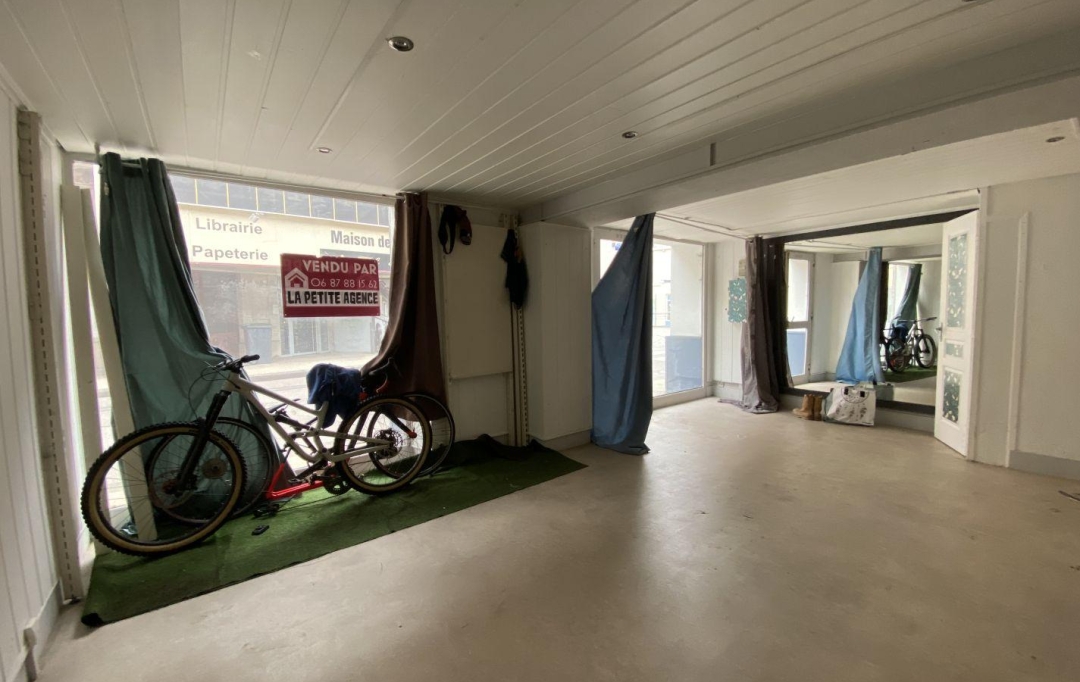  SARL PICOT IMMOBILIER -  : Office | SAINT-LAURENT-DU-PONT (38380) | 32 m2 | 49 000 € 