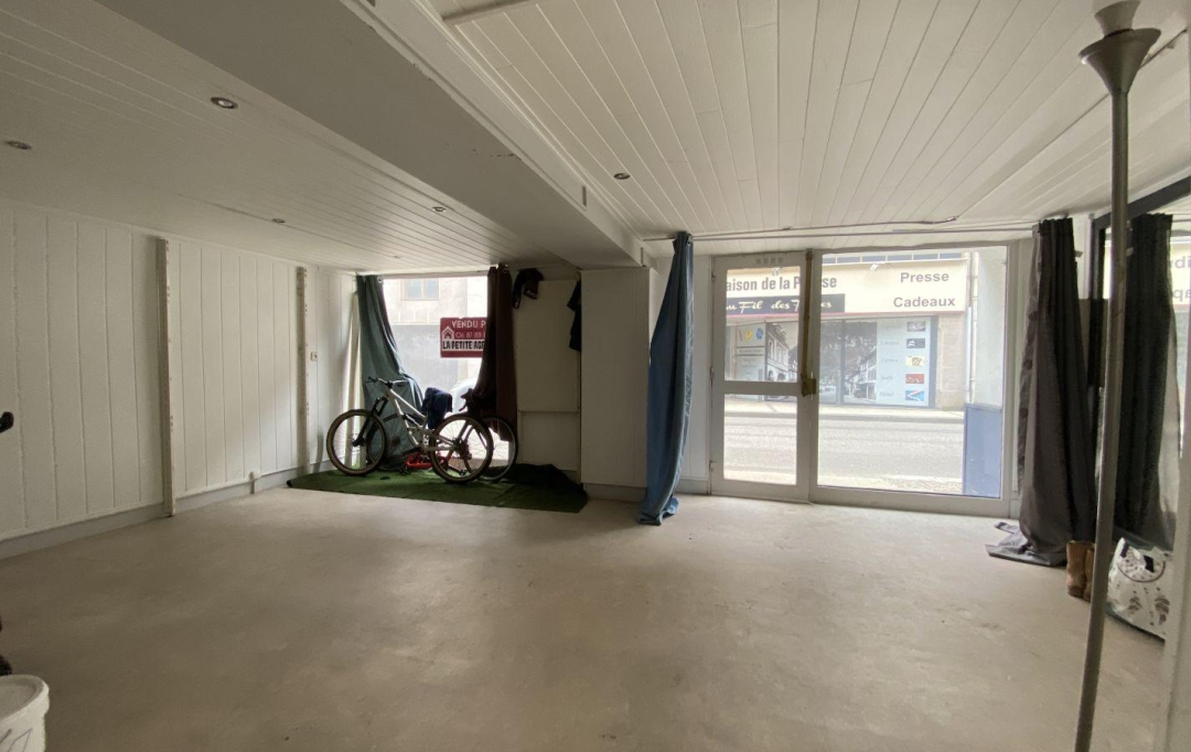 SARL PICOT IMMOBILIER -  : Office | SAINT-LAURENT-DU-PONT (38380) | 32 m2 | 49 000 € 