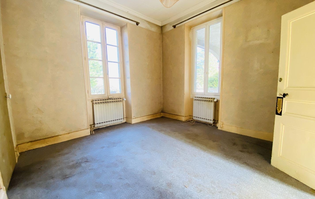  SARL PICOT IMMOBILIER -  : House | SAINT-LAURENT-DU-PONT (38380) | 195 m2 | 185 000 € 