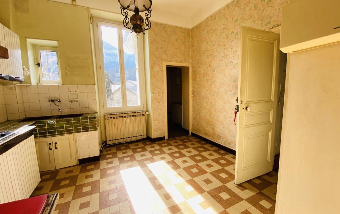  SARL PICOT IMMOBILIER -  : House | SAINT-LAURENT-DU-PONT (38380) | 195 m2 | 185 000 € 