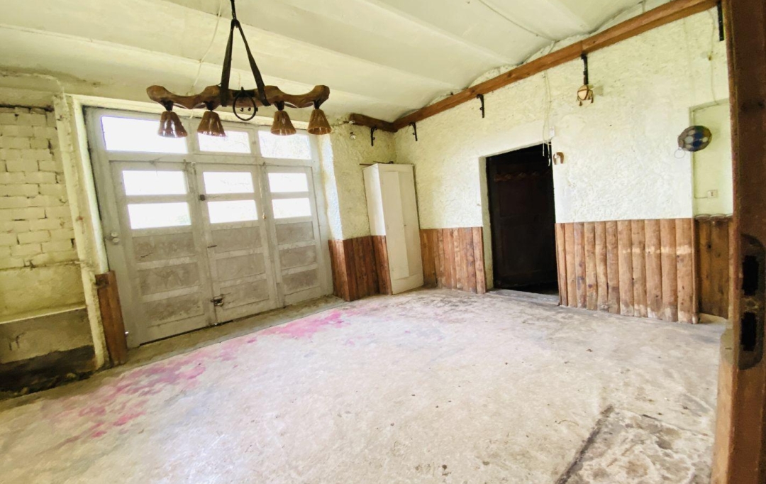  SARL PICOT IMMOBILIER -  : House | SAINT-LAURENT-DU-PONT (38380) | 195 m2 | 185 000 € 