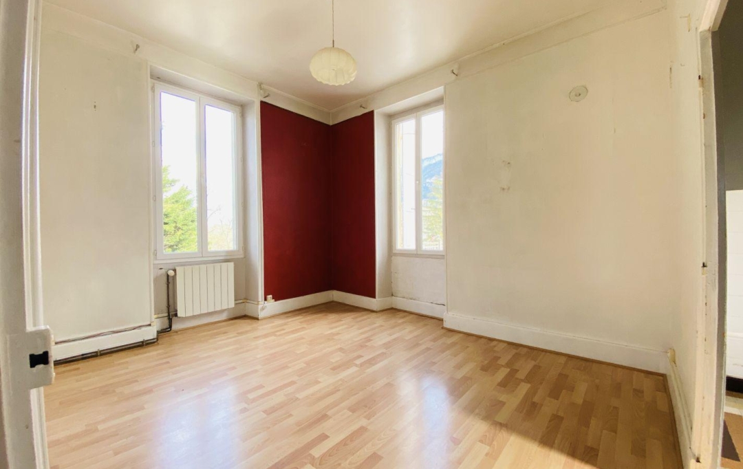  SARL PICOT IMMOBILIER -  : House | SAINT-LAURENT-DU-PONT (38380) | 195 m2 | 185 000 € 