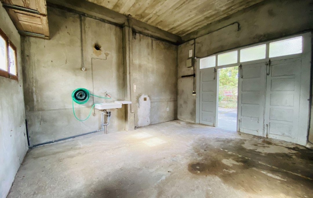  SARL PICOT IMMOBILIER -  : House | SAINT-LAURENT-DU-PONT (38380) | 195 m2 | 185 000 € 