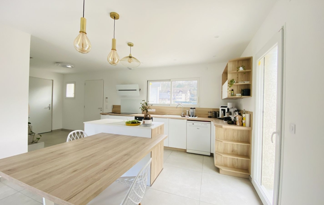  SARL PICOT IMMOBILIER -  : House | SAINT-LAURENT-DU-PONT (38380) | 103 m2 | 365 000 € 
