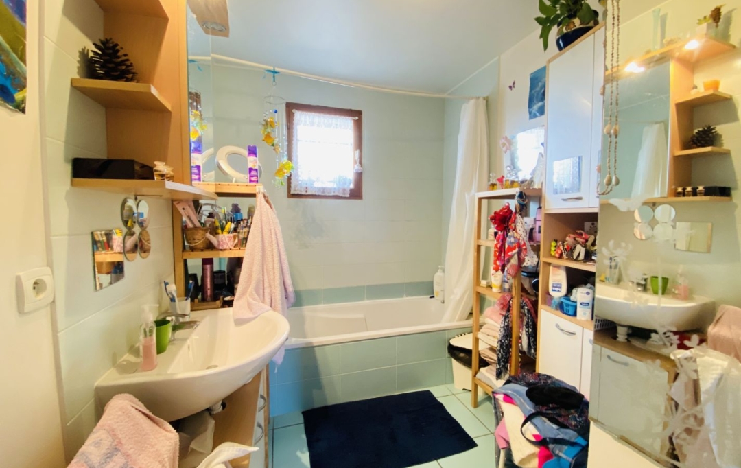  SARL PICOT IMMOBILIER -  : House | SAINT-LAURENT-DU-PONT (38380) | 94 m2 | 265 000 € 
