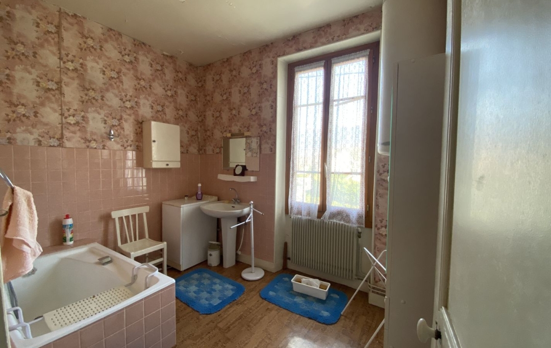  SARL PICOT IMMOBILIER -  : Maison / Villa | ENTRE-DEUX-GUIERS (38380) | 78 m2 | 180 000 € 