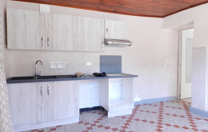 Maison SAINT-LAURENT-DU-PONT 104 m2 940 € Maison SAINT-LAURENT-DU-PONT 104 m2 940 €