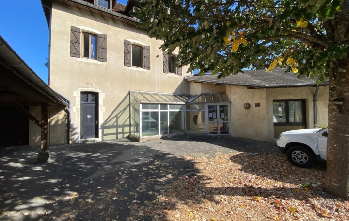 Immeuble SAINT-LAURENT-DU-PONT 342 m2 249 000 € Immeuble SAINT-LAURENT-DU-PONT 342 m2 249 000 €