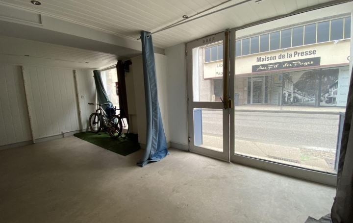 Local commercial SAINT-LAURENT-DU-PONT 32 m2 49 000 € Local commercial SAINT-LAURENT-DU-PONT 32 m2 49 000 €